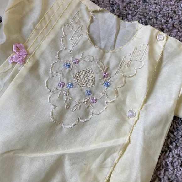 Vintage 50’s Infant Baby Kimono Gown Shirt Embroider Stitch Cute Flowers! Yellow - Picture 2 of 5
